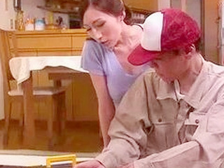 Nippon MILF Gets Fucked by Young Tokyo Thai Courier